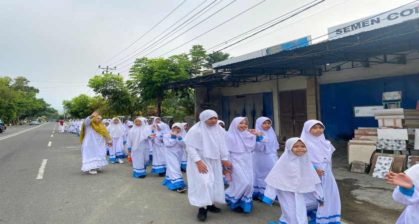MI Alkhairaat Gelar Pawai Tahun Baru Islam