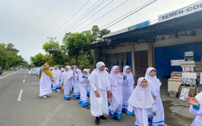 MI Alkhairaat Gelar Pawai Tahun Baru Islam